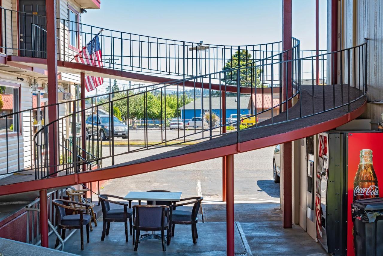 Riviera Inn Port Angeles Exterior photo